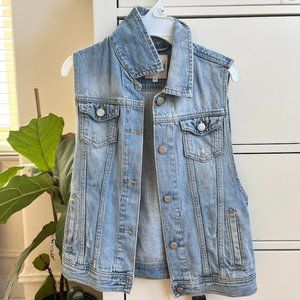 Brandy Melville Light Wash Denim Vest Women’s Size Medium